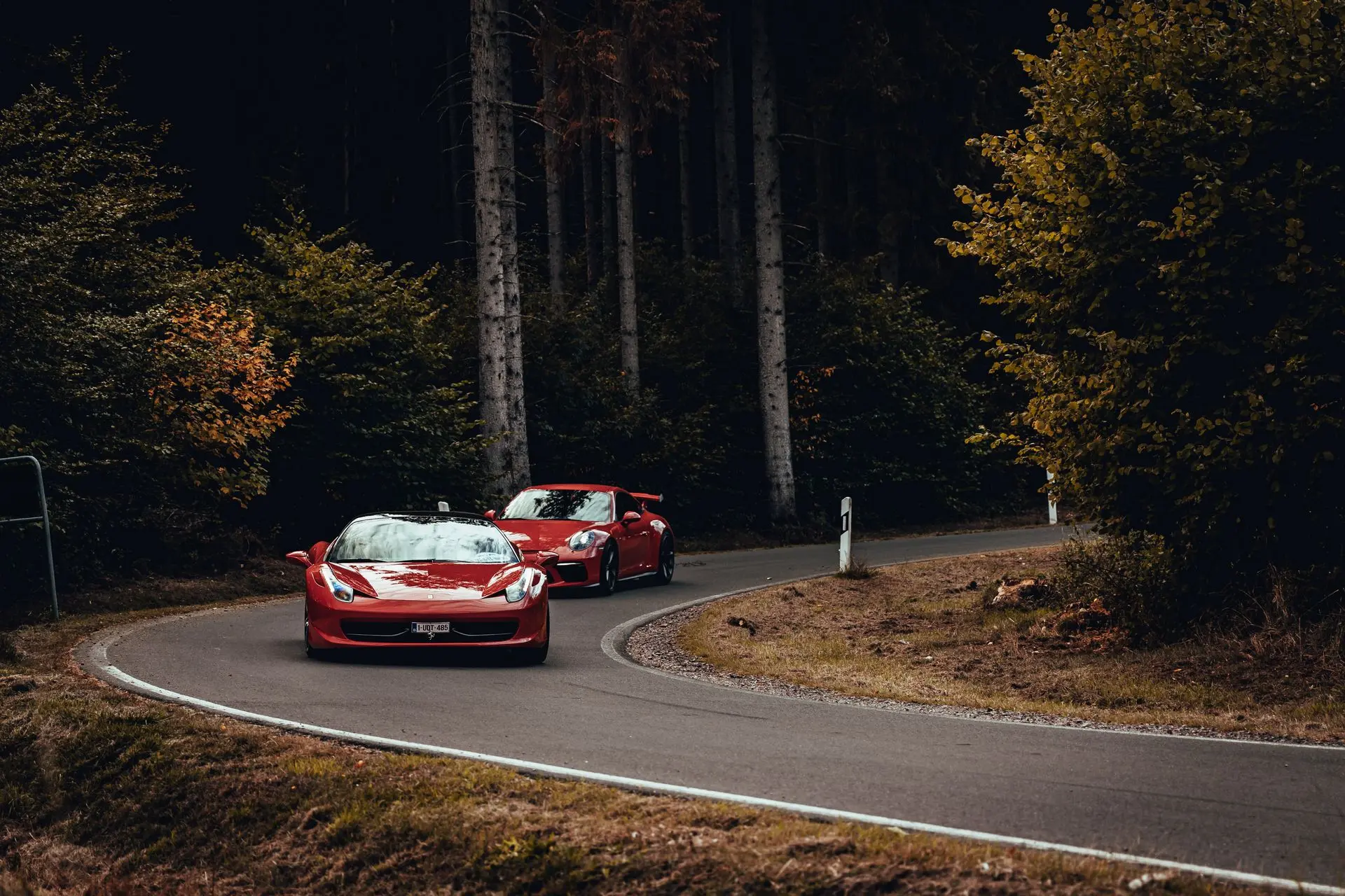 Red ferrari vs red Porsche 911