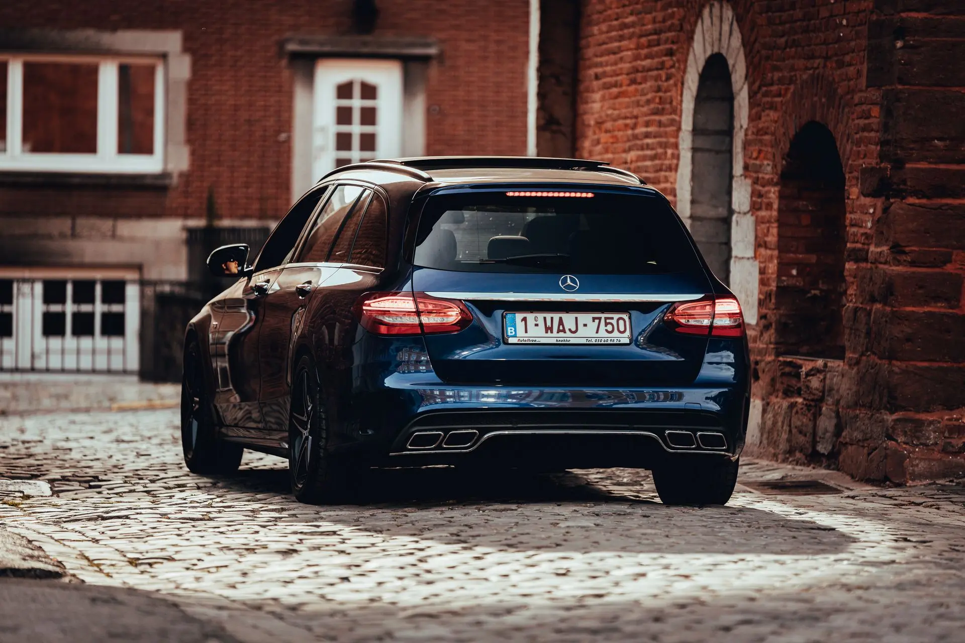 Blue Mercedes-Benz C63 AMG 1WAJ750