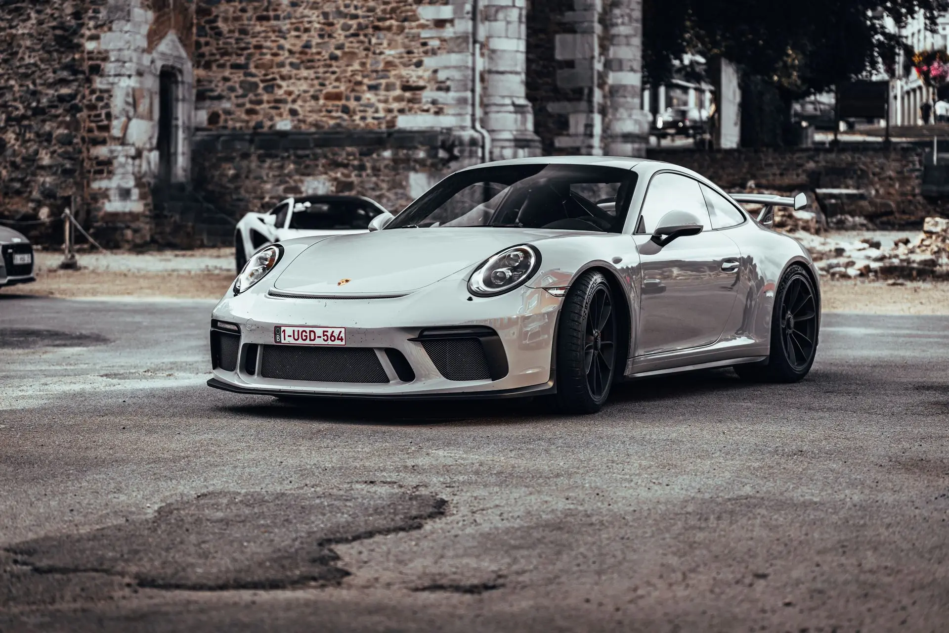 Gray Porsche 911 GT3