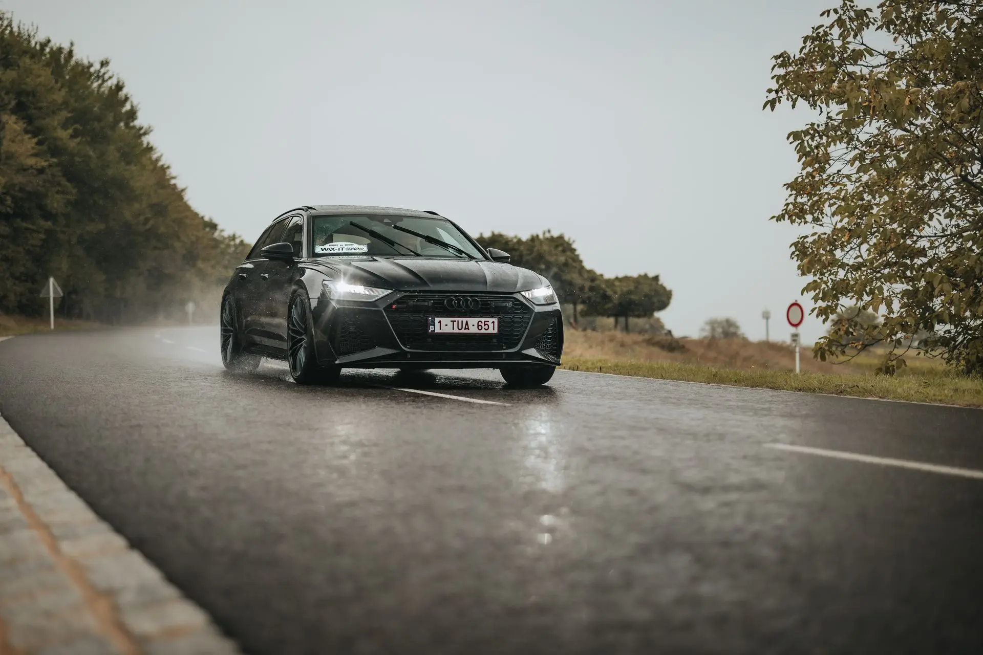 Black Audi RS6