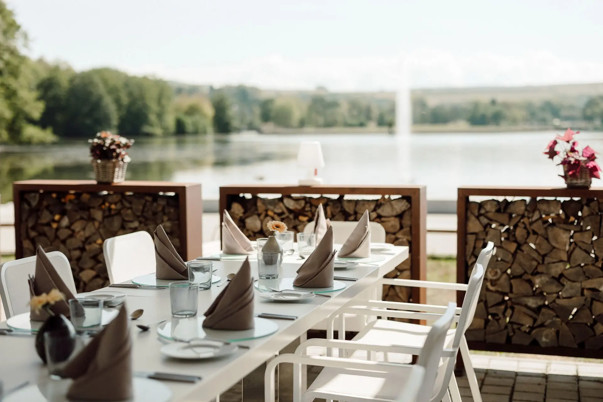Restaurant outside at lake