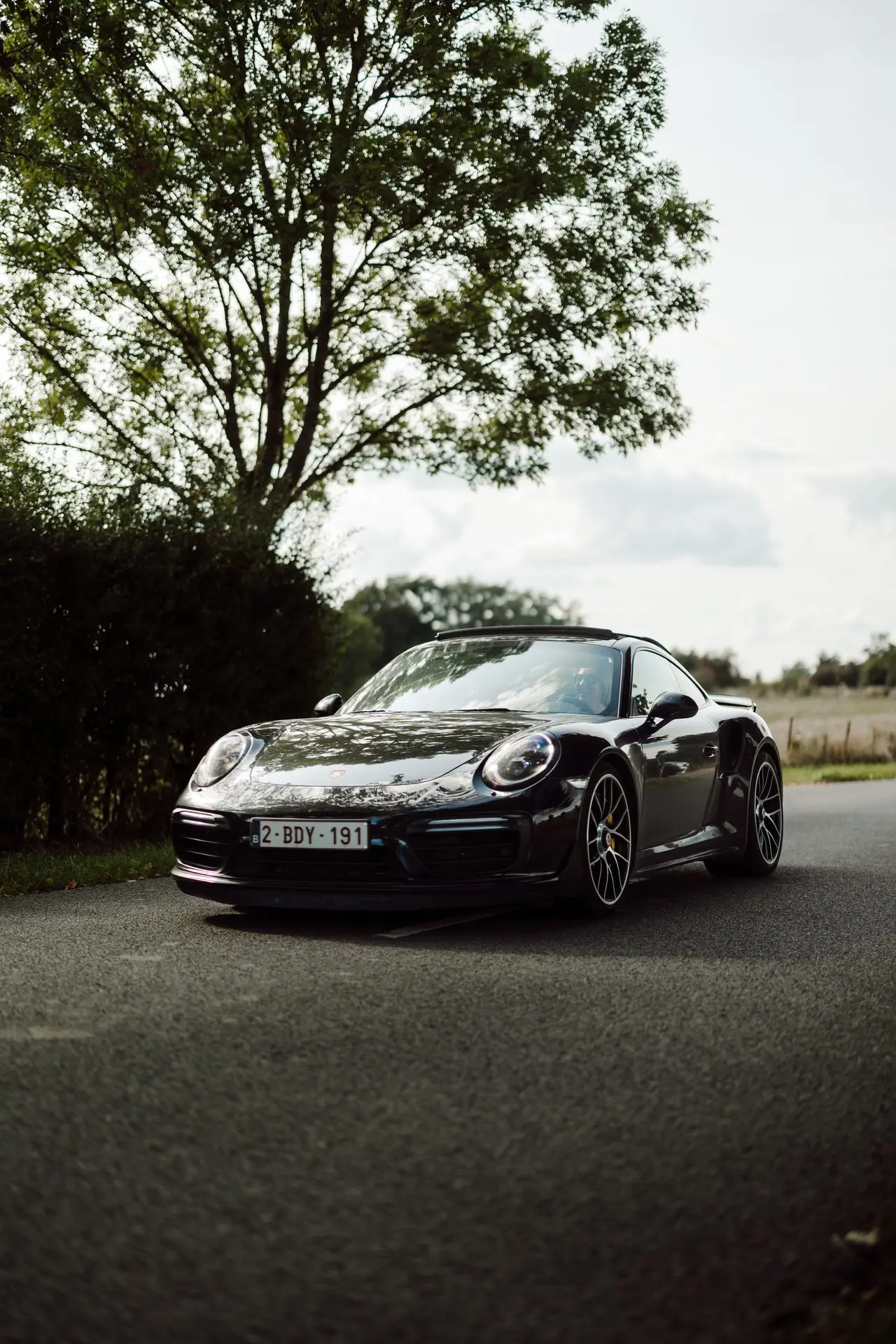 Gray Porsche 911 full shot